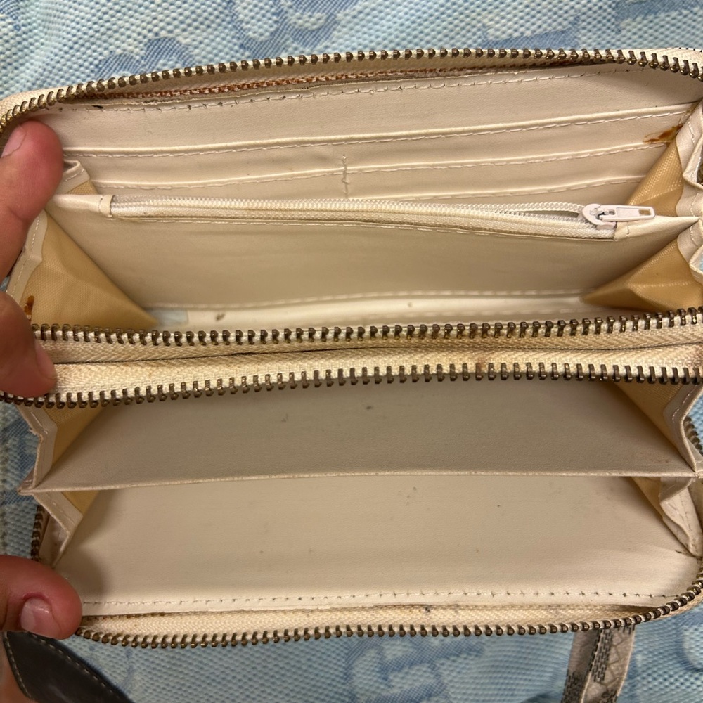 Louis Vuitton Wallet - Picture 4 of 6
